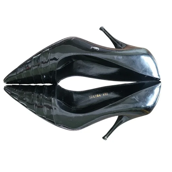 Valentino Garavani Black Patent Leather Pointed Toe Pumps Ribbed Heel Size 41
